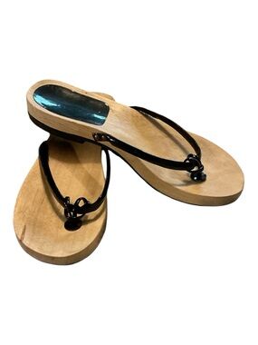 Wooden Platform Flip Flop Sandals - Black Straps